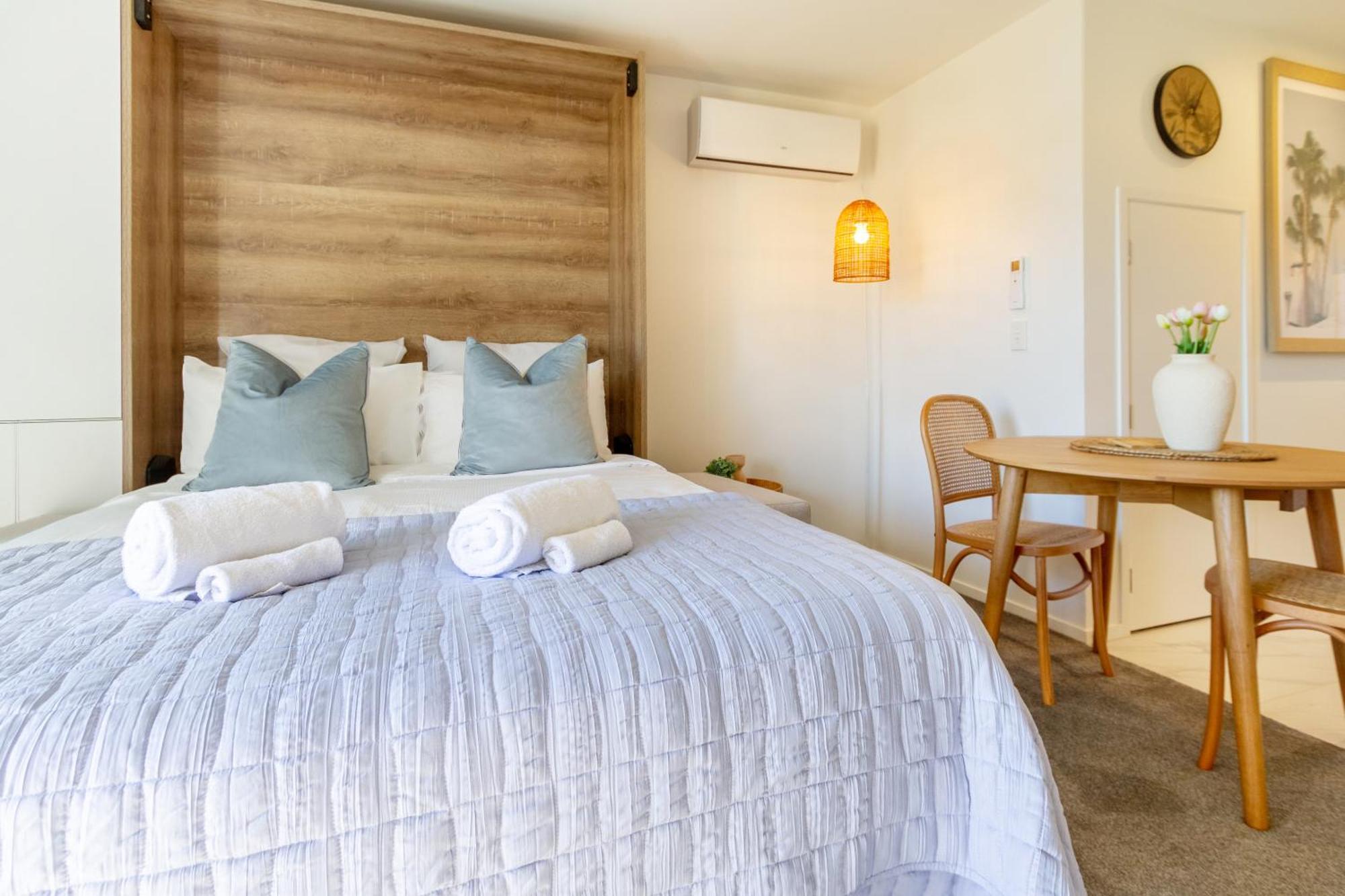 Downtown Delight: Studio At 8 Wilmer With Backyard 基督城 外观 照片