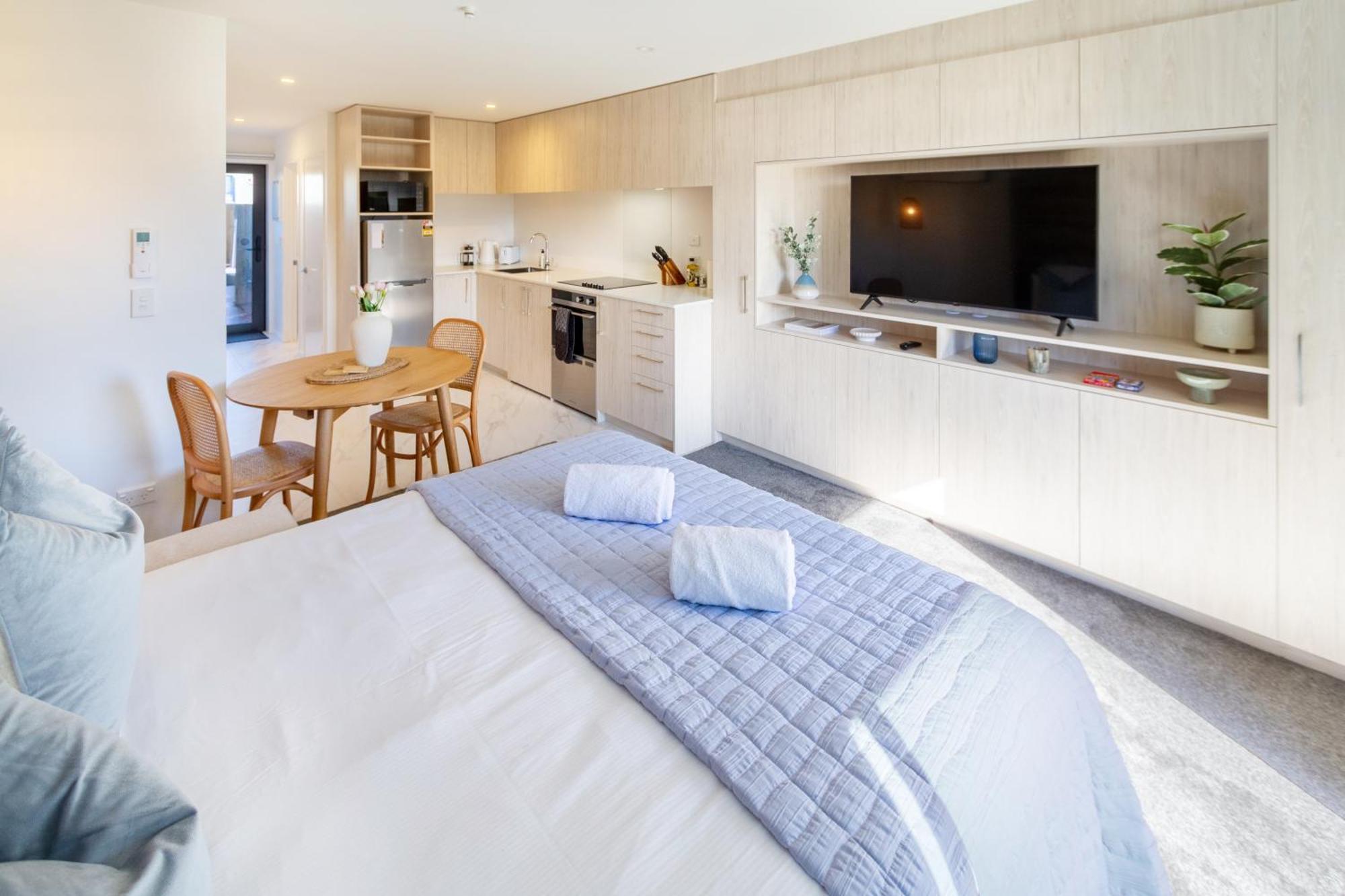 Downtown Delight: Studio At 8 Wilmer With Backyard 基督城 外观 照片